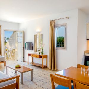 Hotel Louis Althea Beach