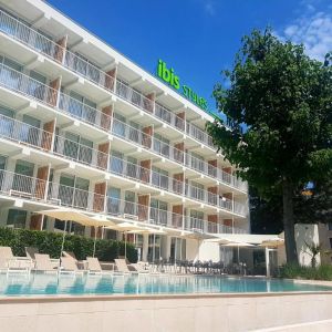 Ibis Styles Golden Sands Roomer Hotel