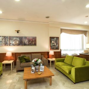 Hotel Villa Serena sau similar