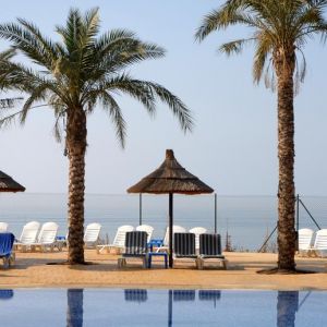 Hotel Holiday World Resort (sau similar 4*)