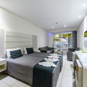 Tasia Maris Oasis Hotel
