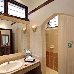 Hotel Bluebay Beach Resort and Spa