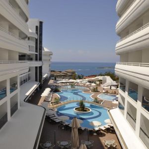 Laguna Beach Alya Resort