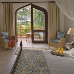 Hotel Bluebay Beach Resort and Spa