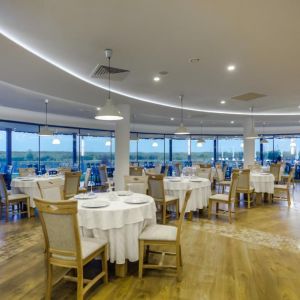 Pensiunea Peninsula Resort