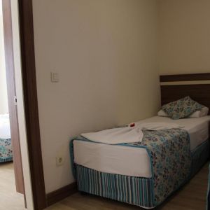 Side West Park Hotel