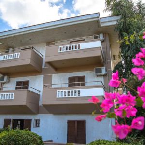 Elpida Aprtments Guves