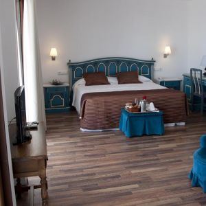 Hotel Roger de Flor by Seleqtta