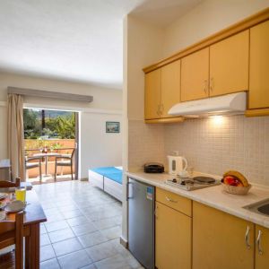 Hotel Rossis Beach