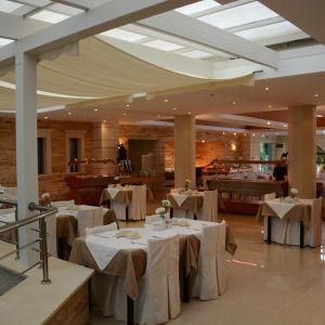 Hotel Macaris Suites and Spa