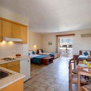 Hotel Rossis Beach
