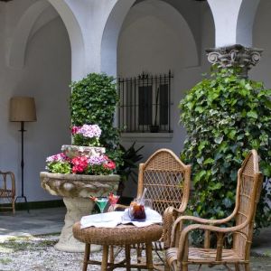 Hotel Roger de Flor by Seleqtta