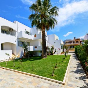 Angela Studios And Apartments Sissi