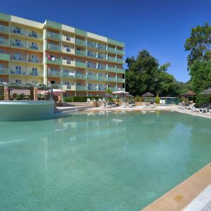 Hotel Ariti Grand