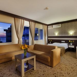 Hotel Lonicera World