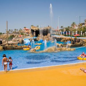 Hotel Holiday World Resort (sau similar 4*)