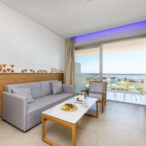Tasia Maris Seasons Hotel