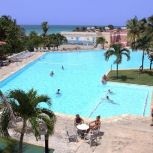 Hotel Breezes