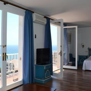 Hotel Roger de Flor by Seleqtta