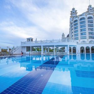Jadore Deluxe Hotel and Spa