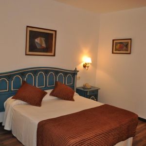 Hotel Roger de Flor by Seleqtta