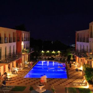Sunrise Village Aparthotel