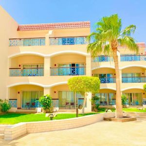 Ivy Cyrene Island Aqua Park Resort