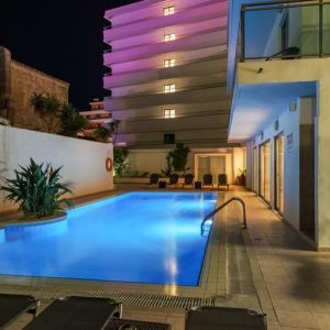 Manousos City Hotel