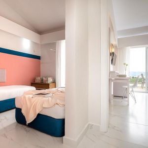 Zoe Hotel