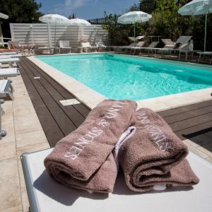 Hotel Villa Serena sau similar