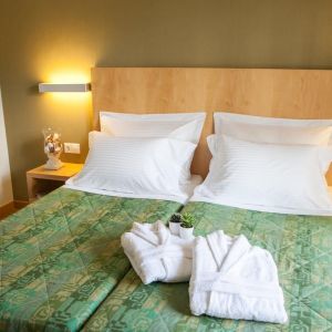 Kronos Hotel