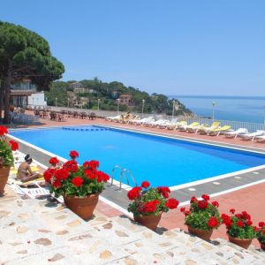 Hotel Roger de Flor by Seleqtta