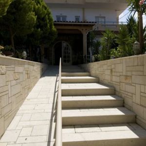 Nikos Hotel