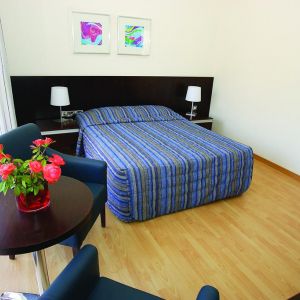 Hotel Crown Resort Henipa