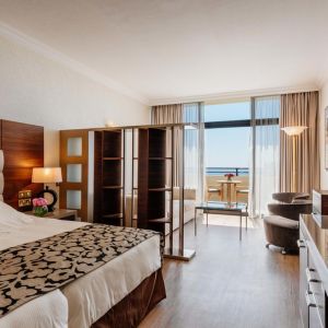 Hotel Amathus Beach