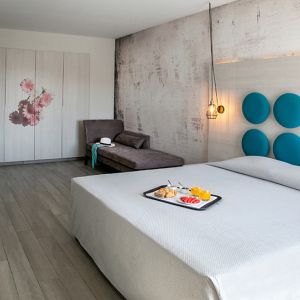 Vangelis Hotel and Suites