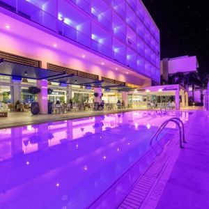 Tasia Maris Seasons Hotel