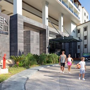 Seven Seas Hotel Life