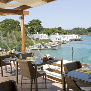 Minos Beach Art Hotel