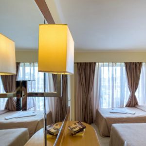 Manousos City Hotel