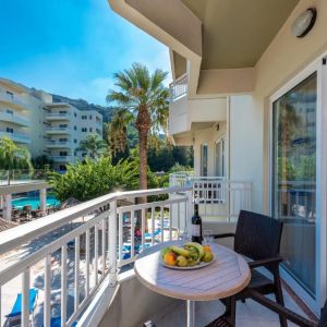 Poseidonia Hotel and Apartments