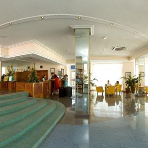 Hotel Blue Sea Lagos de Cesar