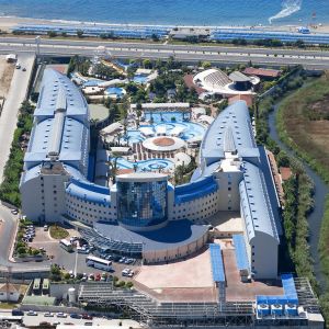Hotel Crystal Admiral Resort Suites and SPA