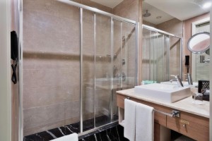 Cratos Premium Hotel