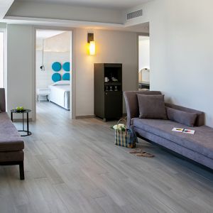 Vangelis Hotel and Suites