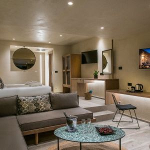 Petousis Hotel and Suites