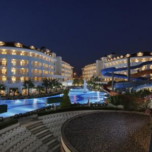 Alba Queen Hotel Side