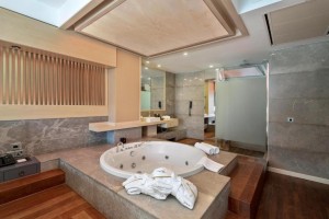 Cratos Premium Hotel