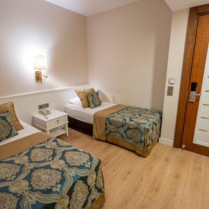 Jadore Deluxe Hotel and Spa