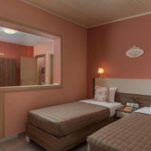 Ouzas Luxury Hotel